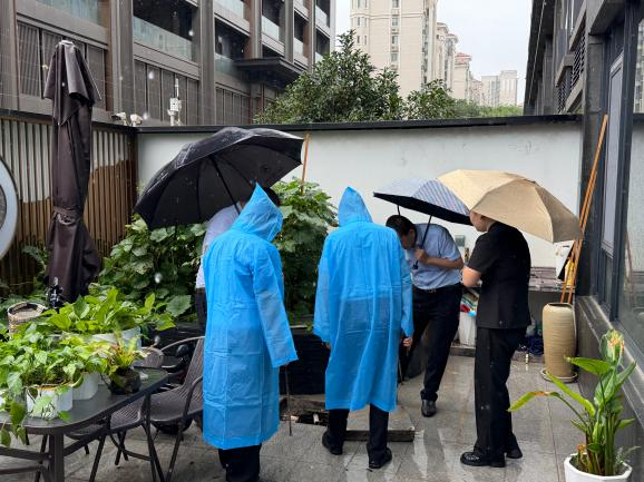 筑牢汛期安全防线，细致巡查守护园区平安